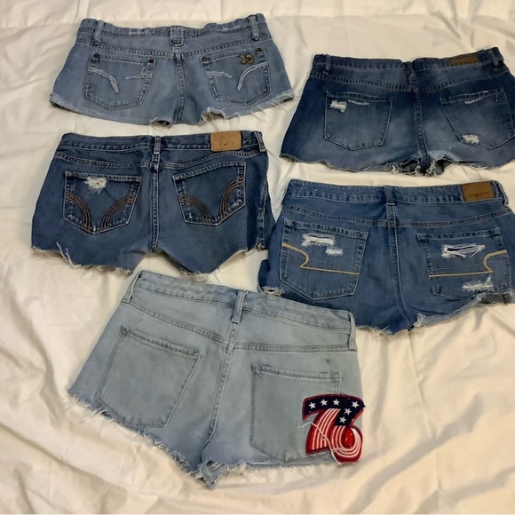 5 Pieces of Shorts Different Brand
Measurements are included all 5 the same size - Picture 7 of 7